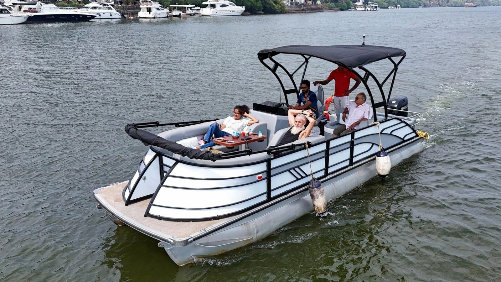 Mandovi Lounge Boat: Relaxation and Luxury Yacht in Goa