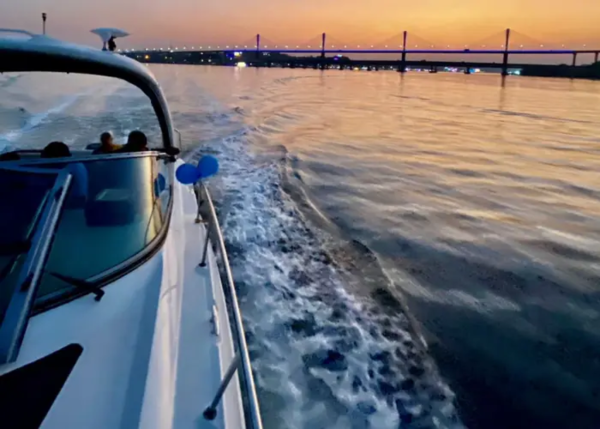 Discover Elegance on Water: Searay 330 Yacht in Goa